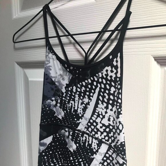 RARE- SEE VIDEO Lululemon Singlet Tank Black White Static Mist -Strappy Back - Picture 8 of 10